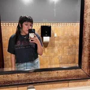 Meet your Posher, Claudia